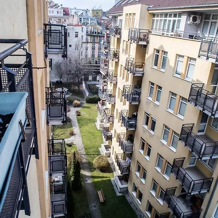 4-Room Home With Aircon And Balcony Free Parking Budapest Exterior photo
