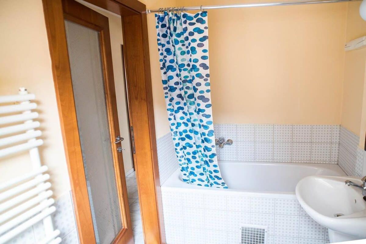 Apartment 4-room With Aircon And Balcony Free Parking