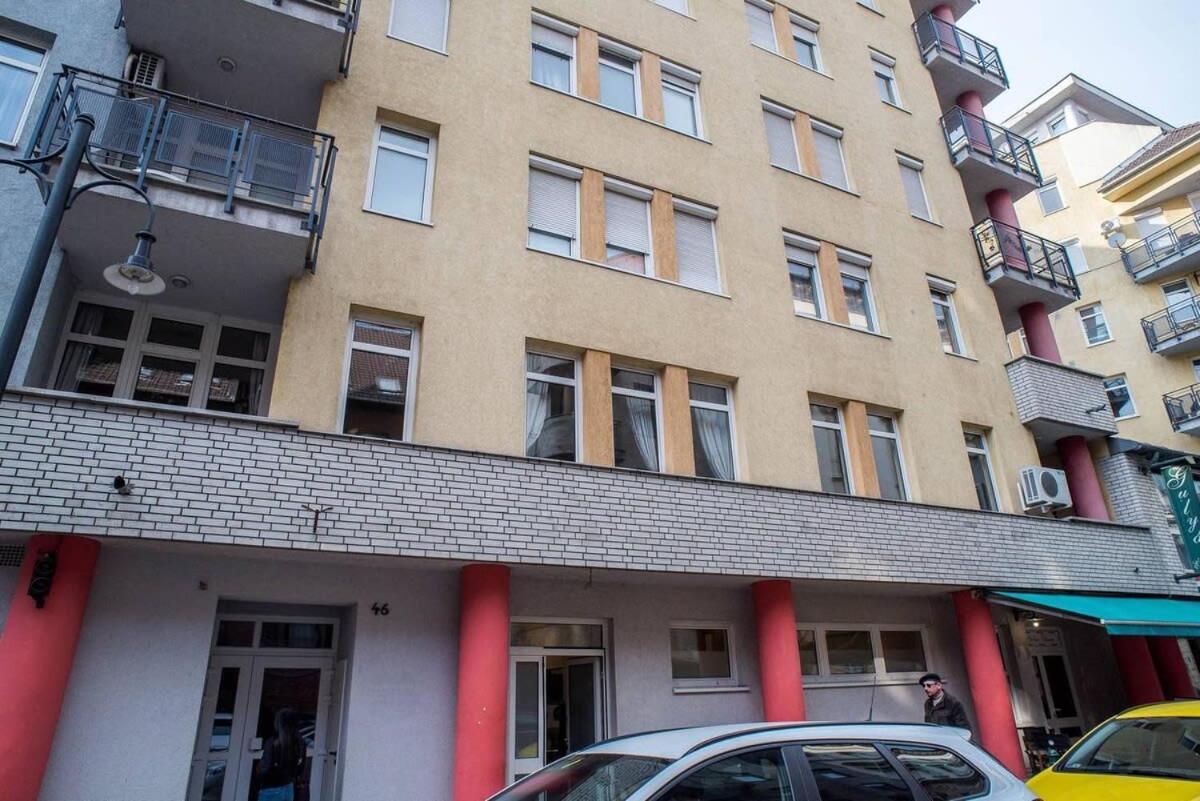 4-room With Aircon And Balcony Free Parking Apartment *