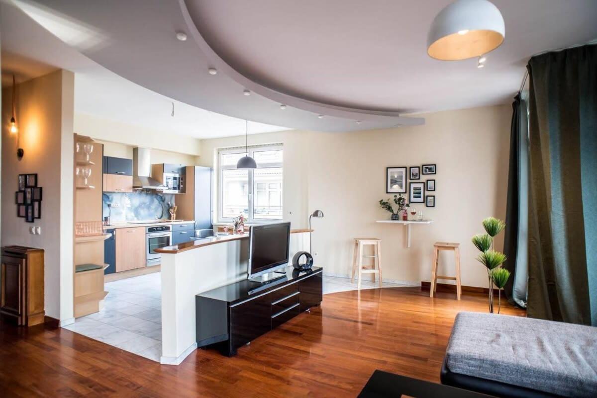 Apartment 4-room With Aircon And Balcony Free Parking Budapest
