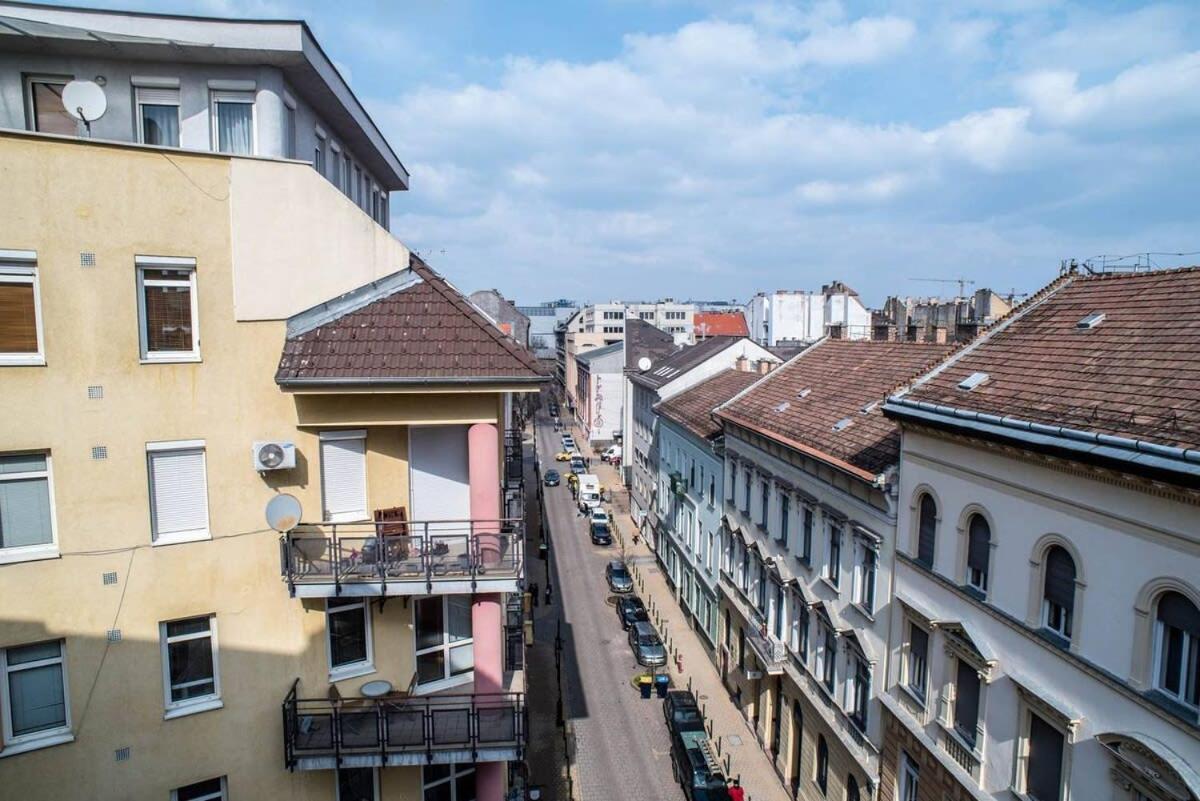 Apartment 4-room With Aircon And Balcony Free Parking