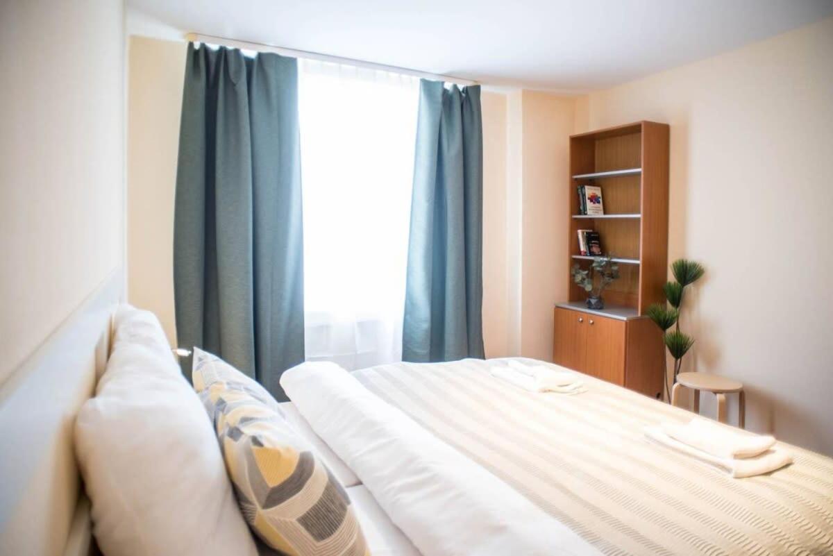 Apartment 4-room With Aircon And Balcony Free Parking *
