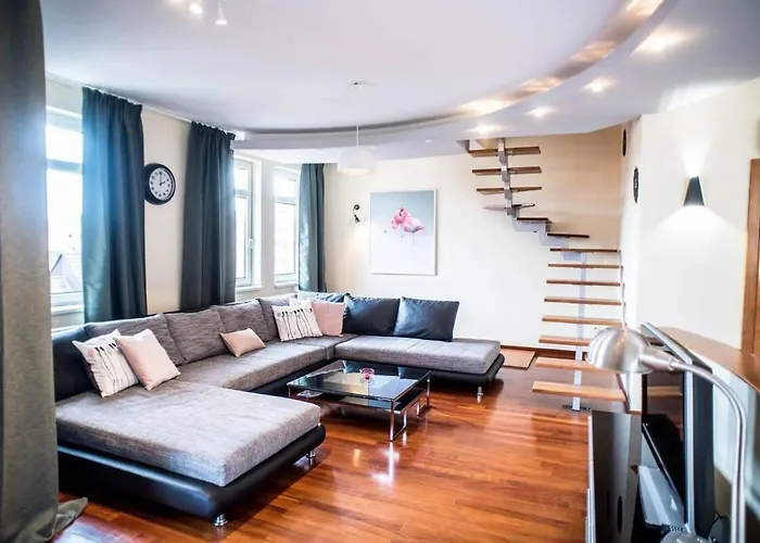 4-Room Home With Aircon And Balcony Free Parking